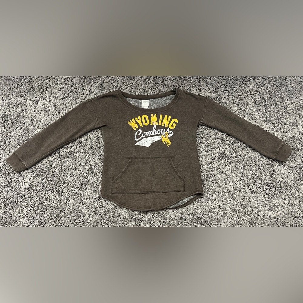 Wyoming Cowboys Sweatshirt Rivalry Threads Women's Medium Brown Crewneck Logo